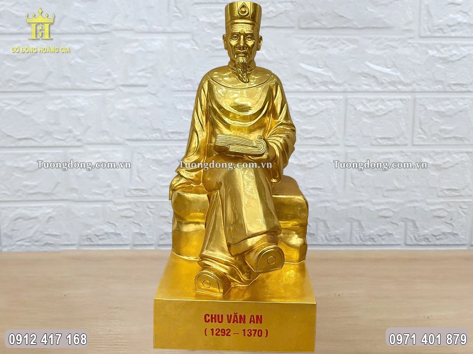 Toàn bộ bề mặt được dát vàng 9999 sang trọng